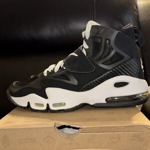 Nike Air Max Express GS Black White Youth Size 7Y Lace Up 525254-003 New In Box